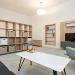 Alure Residences 10 - 24h Self Check-in & Private Parking Next To The Building Included, Center Right On Snp Square In A Quiet Passage, New Building, In Town