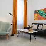 Lejlighed Alure Residences 10 - 24h Self Check-in & Private Parking Next To The Building Included, Center Right On Snp Square In A Quiet Passage, New Building, In Town