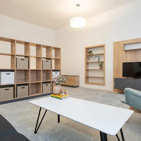 Alure Residences 10 - 24h Self Check-in & Private Parking Next To The Building Included, Center Right On Snp Square In A Quiet Passage, New Building, In Town