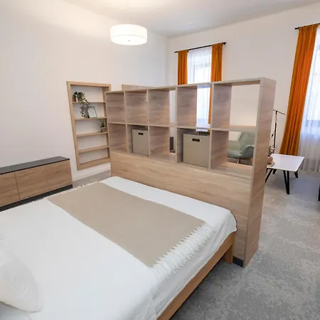Apartman Alure Residences 10 - 24h Self Check-in & Private Parking Next To The Building Included, Center Right On Snp Square In A Quiet Passage, New Building, In Town