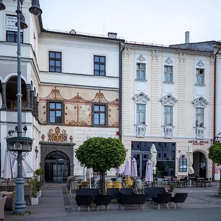 Alure Residences 10 - 24h Self Check-in & Private Parking Next To The Building Included, Center Right On Snp Square In A Quiet Passage, New Building, In Town 아파트 *