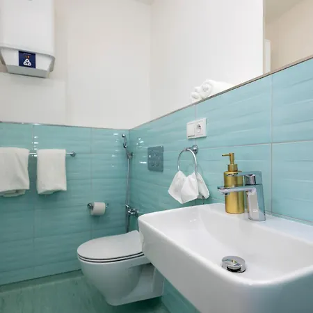 Alure Residences 10 - 24h Self Check-in & Private Parking Next To The Building Included, Center Right On Snp Square In A Quiet Passage, New Building, In Town Διαμέρισμα