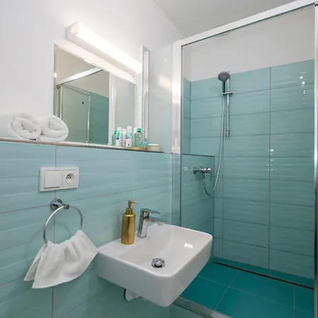 Alure Residences 10 - 24h Self Check-in & Private Parking Next To The Building Included, Center Right On Snp Square In A Quiet Passage, New Building, In Town *