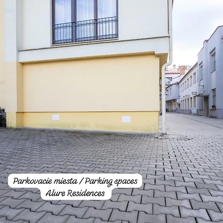 Alure Residences 10 - 24h Self Check-in & Private Parking Next To The Building Included, Center Right On Snp Square In A Quiet Passage, New Building, In Town * Banská Bystrica