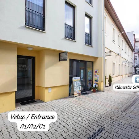 Alure Residences 10 - 24h Self Check-in & Private Parking Next To The Building Included, Center Right On Snp Square In A Quiet Passage, New Building, In Town 아파트 반스카비스트리카