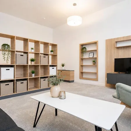 Alure Residences 10 - 24h Self Check-in & Private Parking Next To The Building Included, Center Right On Snp Square In A Quiet Passage, New Building, In Town *