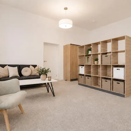 Alure Residences 10 - 24h Self Check-in & Private Parking Next To The Building Included, Center Right On Snp Square In A Quiet Passage, New Building, In Town 아파트