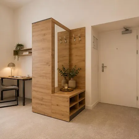 Alure Residences 10 - 24h Self Check-in & Private Parking Next To The Building Included, Center Right On Snp Square In A Quiet Passage, New Building, In Town Lägenhet