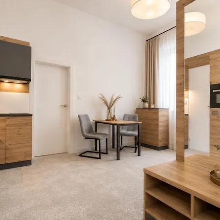 아파트 Alure Residences 10 - 24h Self Check-in & Private Parking Next To The Building Included, Center Right On Snp Square In A Quiet Passage, New Building, In Town *